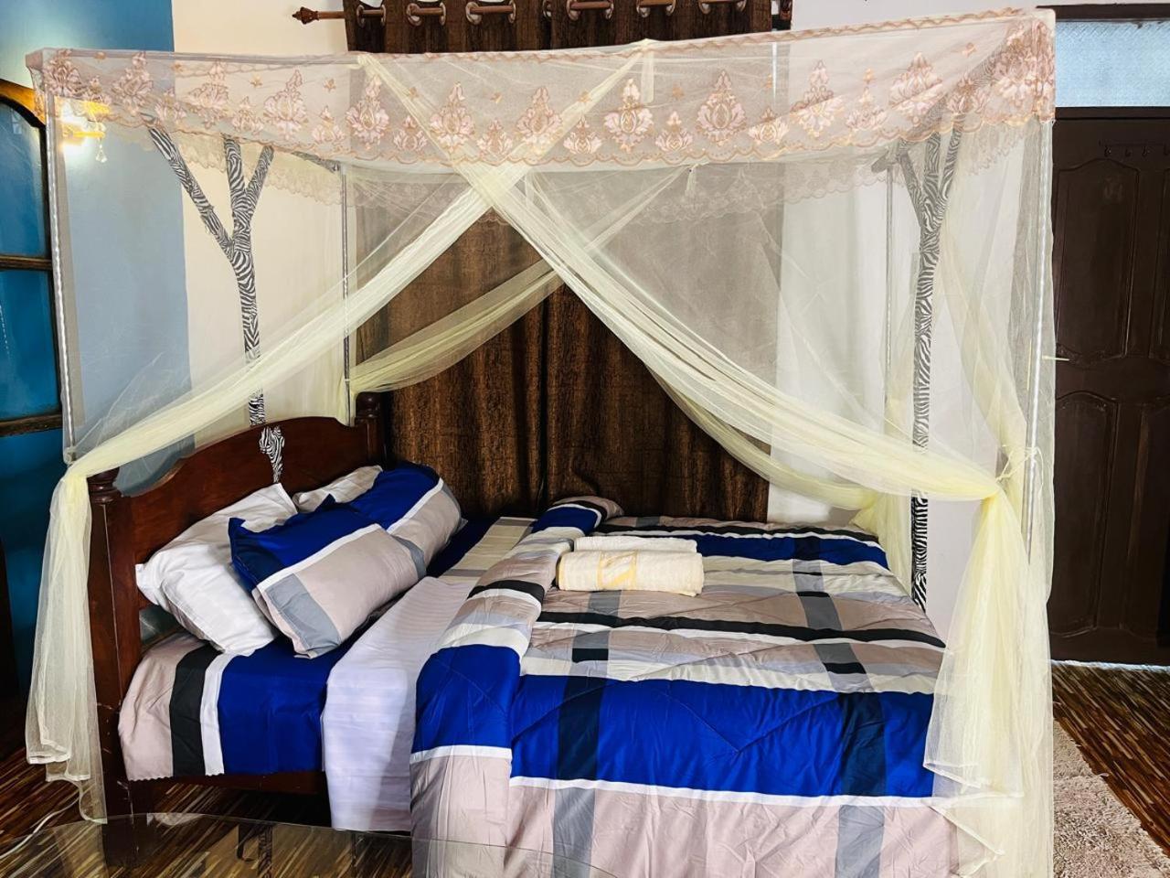 Akogo House - Bnb , Hostel, Backpackers & Volunteer Center Mombasa Exterior photo