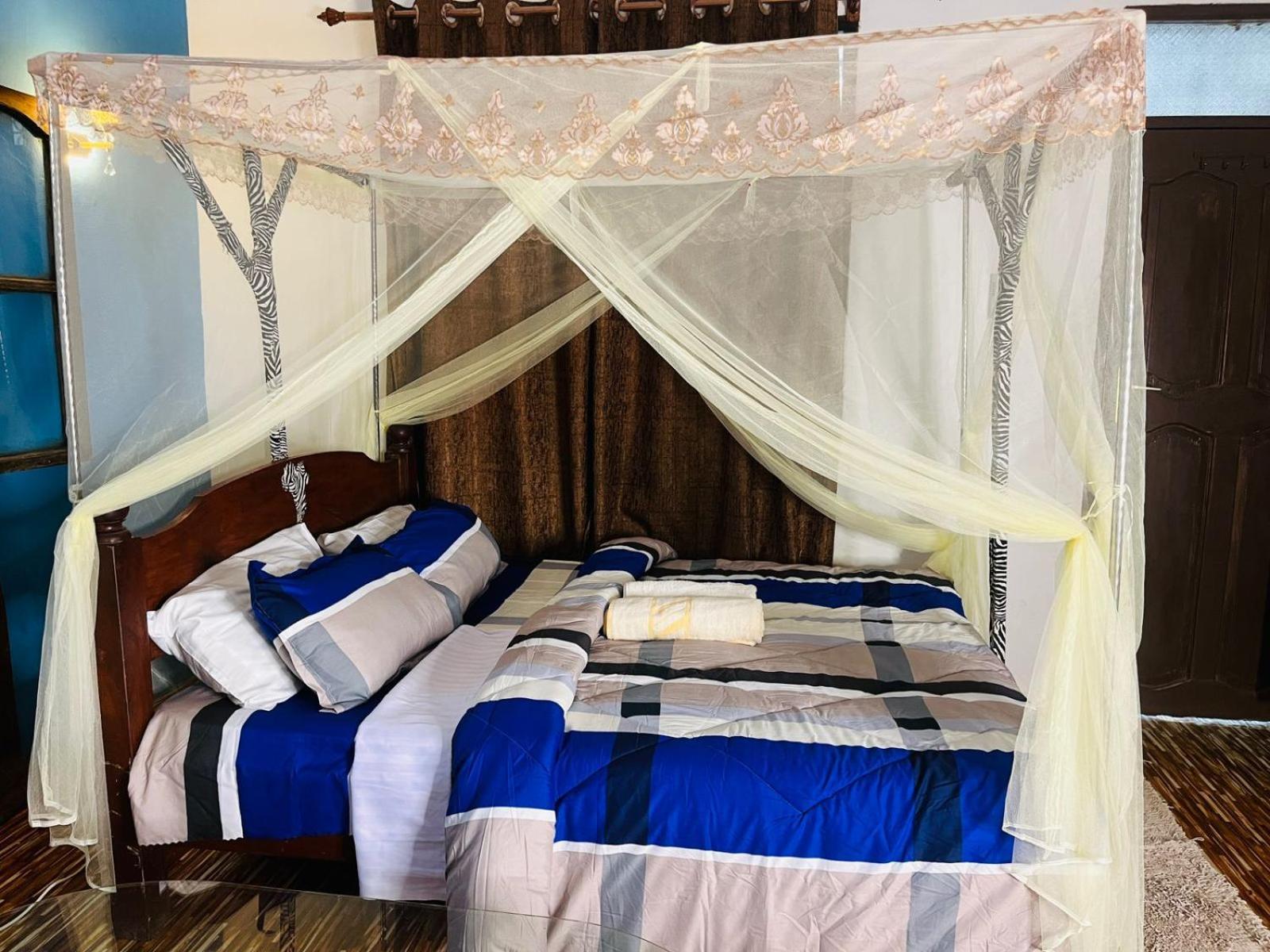 Akogo House - Bnb , Hostel, Backpackers & Volunteer Center Mombasa Exterior photo