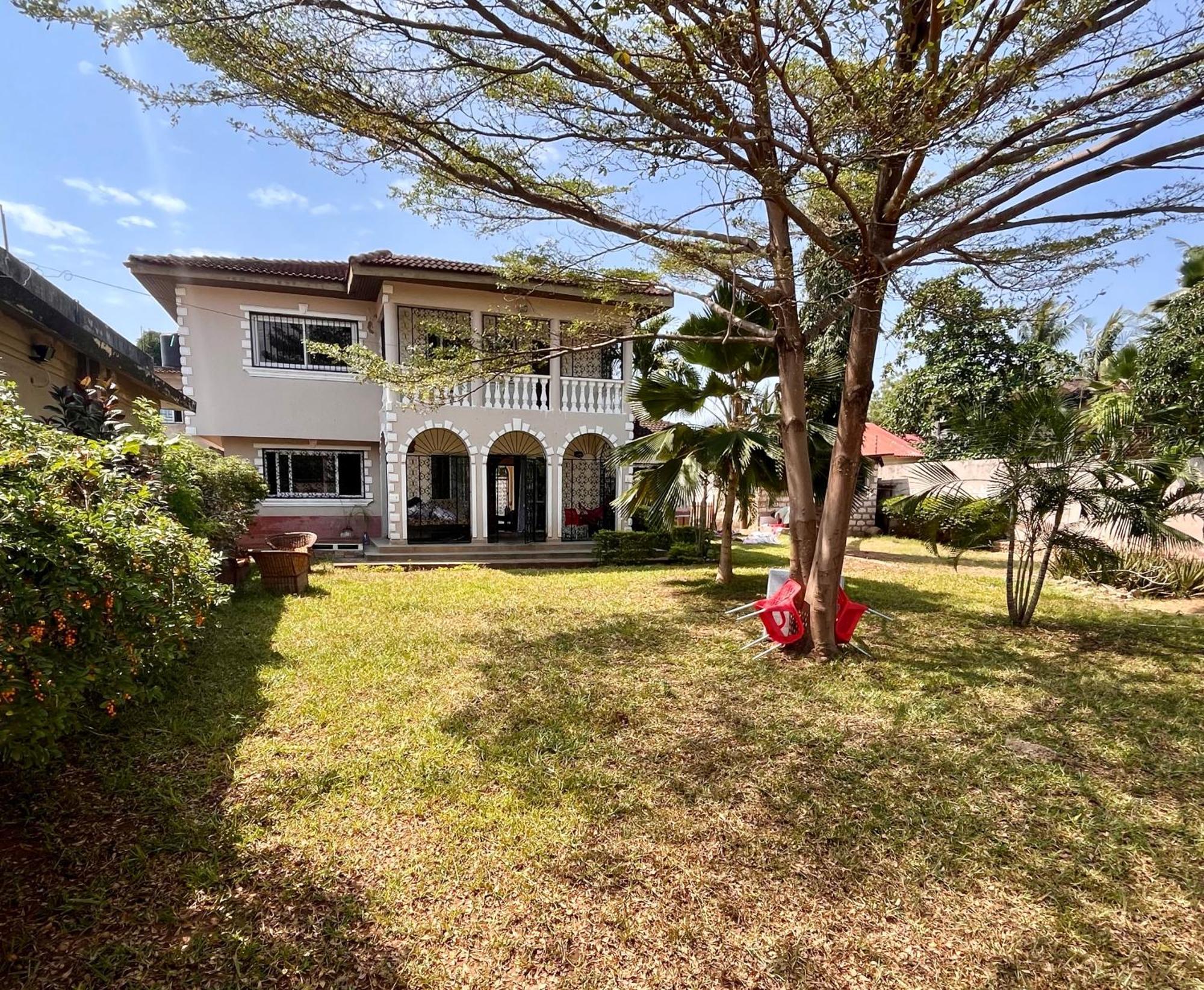Akogo House - Bnb , Hostel, Backpackers & Volunteer Center Mombasa Exterior photo