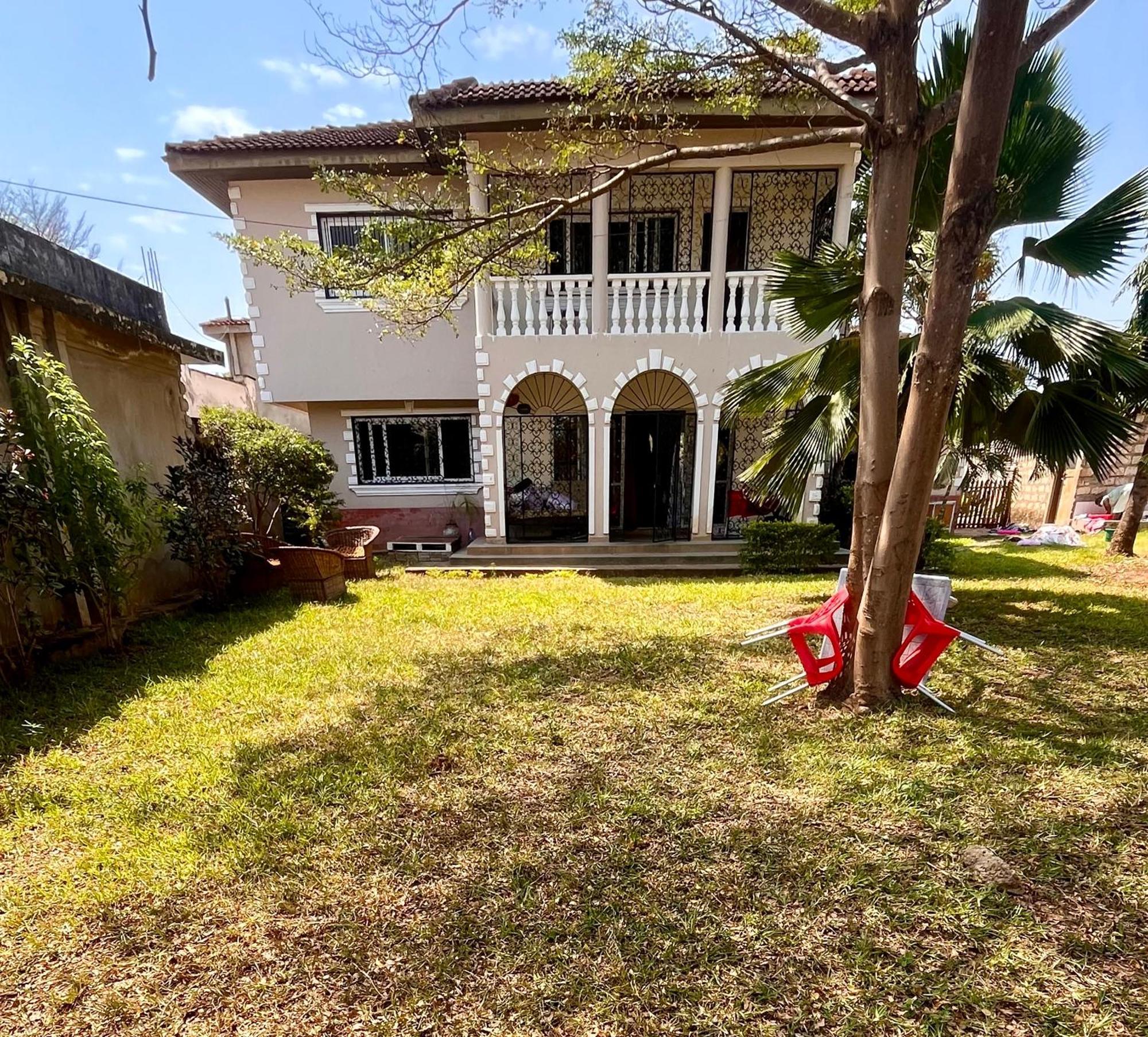 Akogo House - Bnb , Hostel, Backpackers & Volunteer Center Mombasa Exterior photo